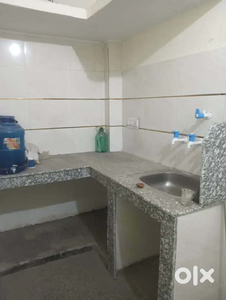 1bhk flat for rent At Uttam Nagar west near metro 100m