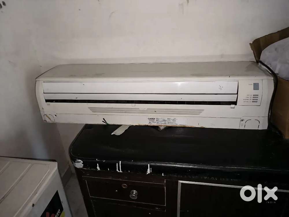 Good condition Mitsubishi AC 2.2