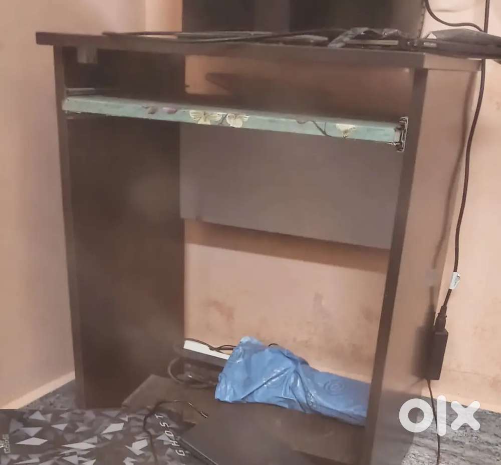 Computer table