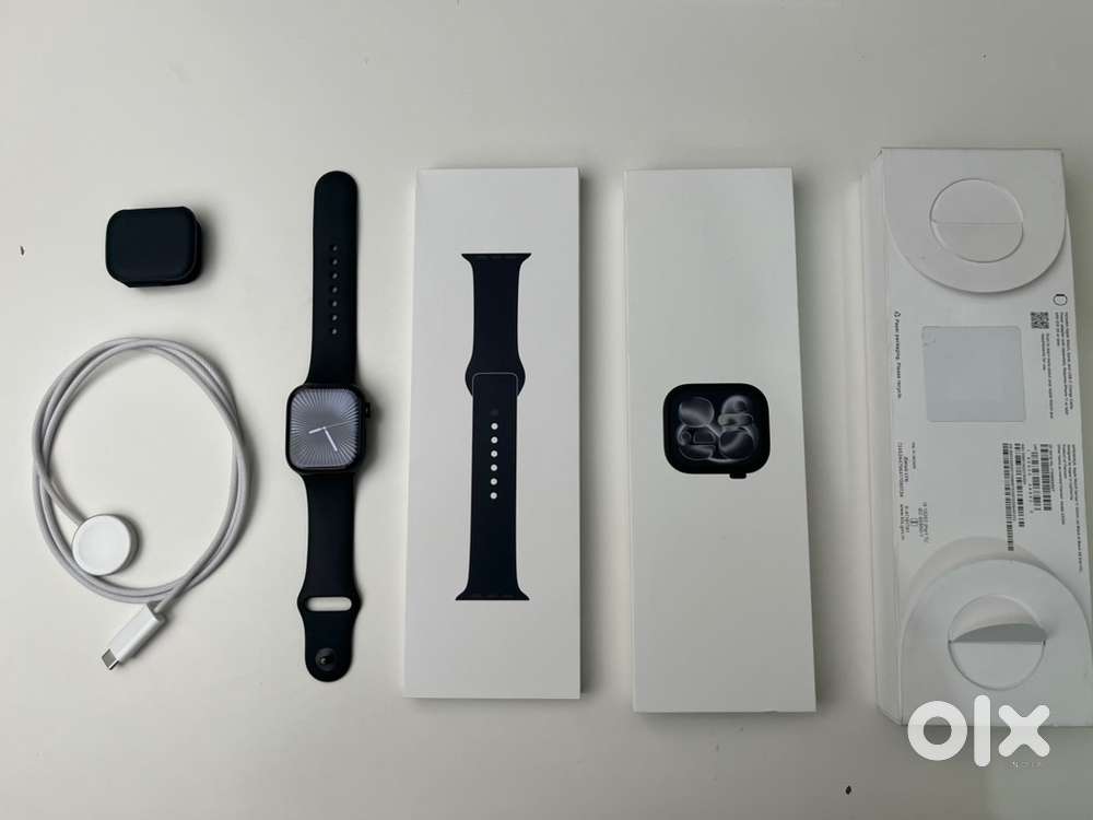Apple Watch 11 (GPS + Cellular) jet black - 2 week old