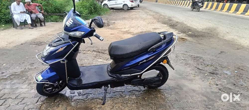 Amo Electric Scooty