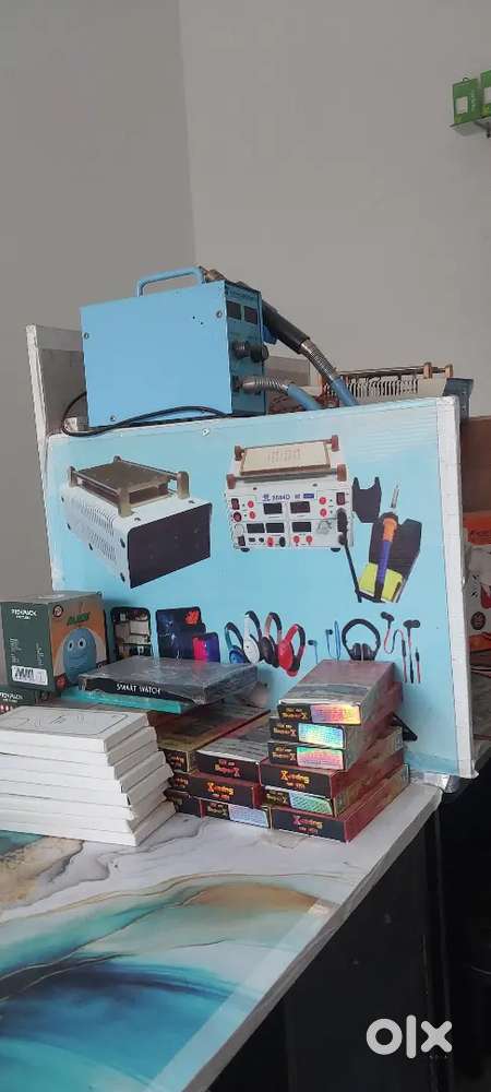 Mobile repairing boy