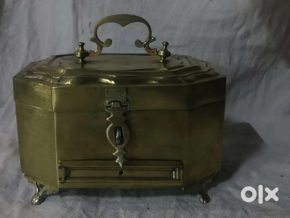Antique pure brass solid heavy big size pandaan with drawer for paan