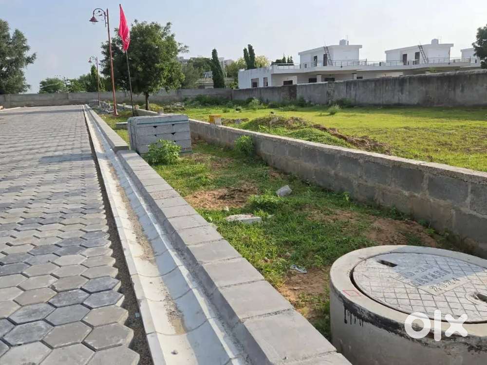 घर बनवा कर रहने योग्य जमीन अब राजधानी लखनऊ में कबीर पुर से नजदीक