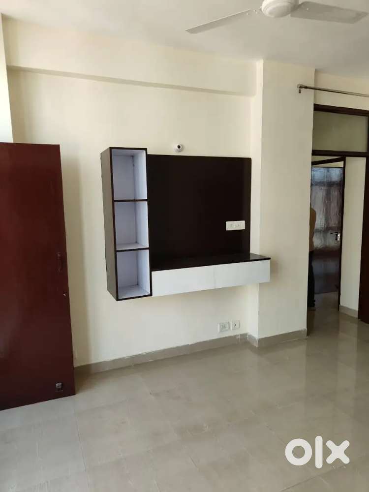 Available 4bhk Semi furnished flat on vip road Zirakpur
