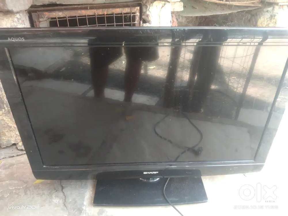 AQUOS SHARP LCD TV