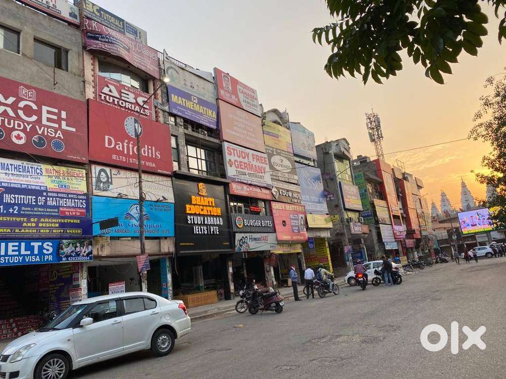 300sqfeet semi furnish office Model Town