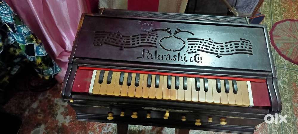 A unique 9 scale changer used without box harmonium of Pakrashi made