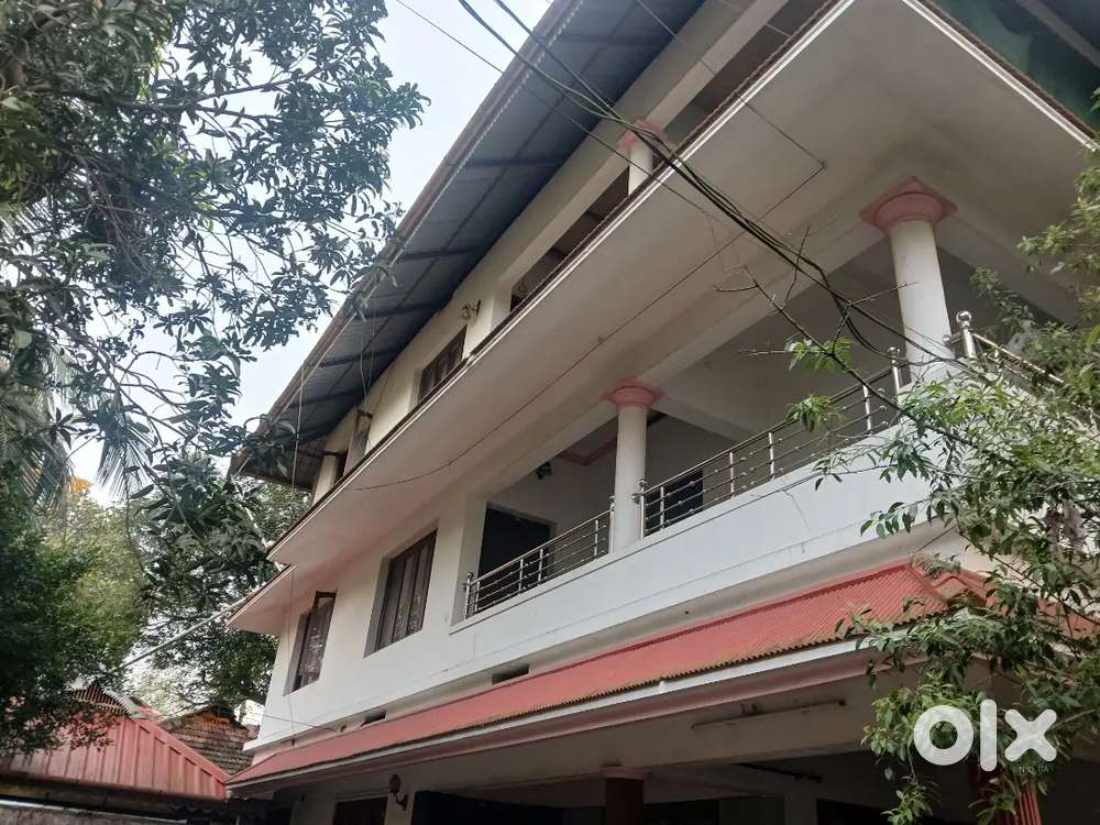 5 batchilers 2 bhk house rent chithrappuzha