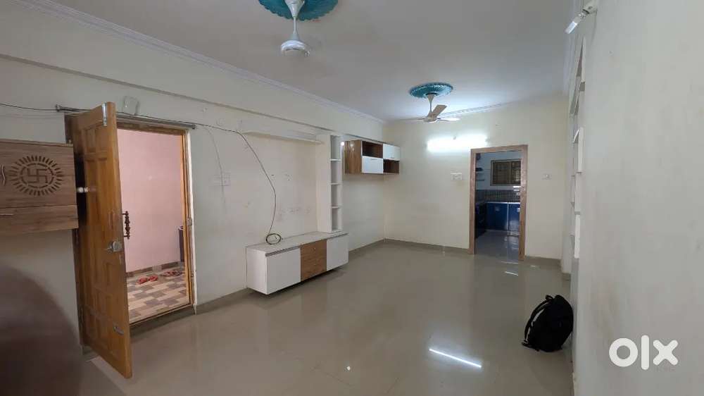 2BHK Well Furnished Flat for rent with car parking.