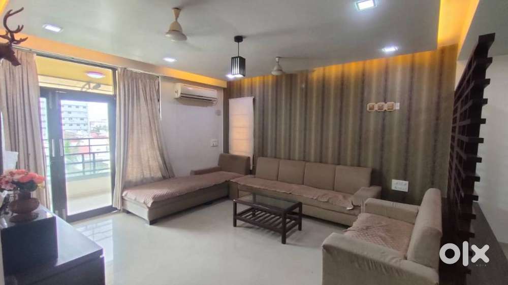 3 BHK Luxurious Furnished Flat At Gotri New Alkapuri Prime Location