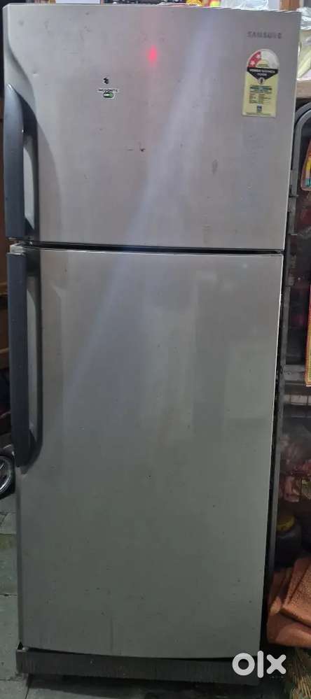 SAMSUNG DOUBLE DOOR FRIDGE