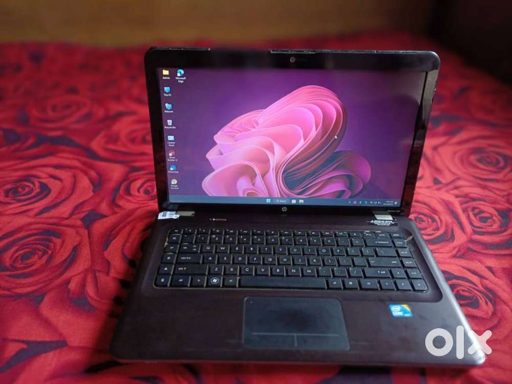 HP IntelCore i3 15.6FHD LED Screen 128gbSSD 300gbHDD 6GBRam HP Charger