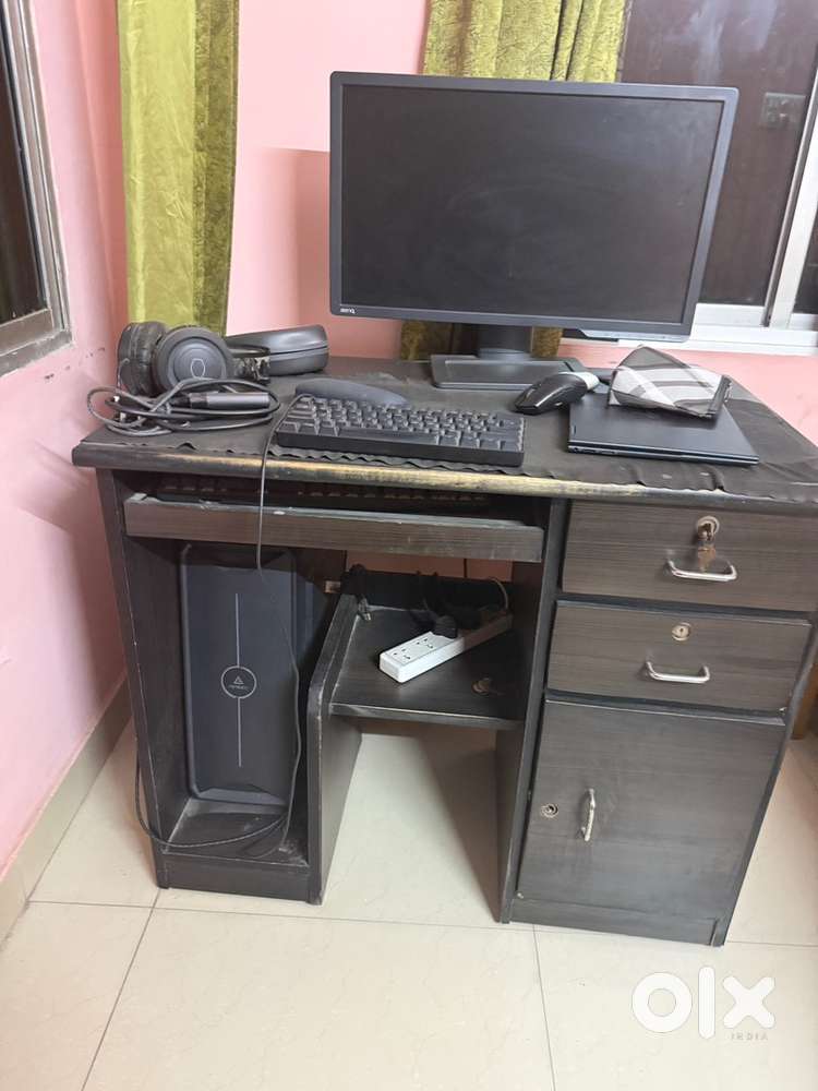 Gaming PC with all accessories