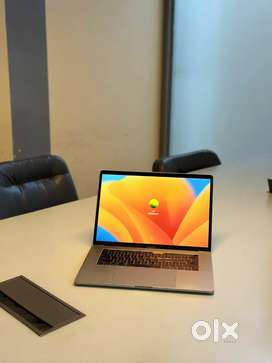 Macbook Pro (2017) 15 A1707 mint condition