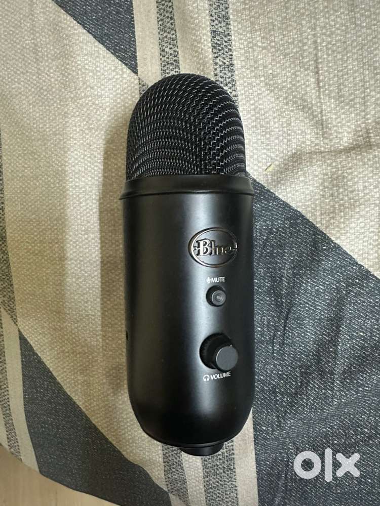 Blue Yeti mic with bonus accesories