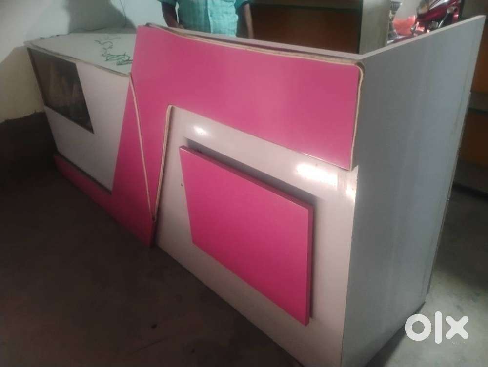 Rack and commercial table