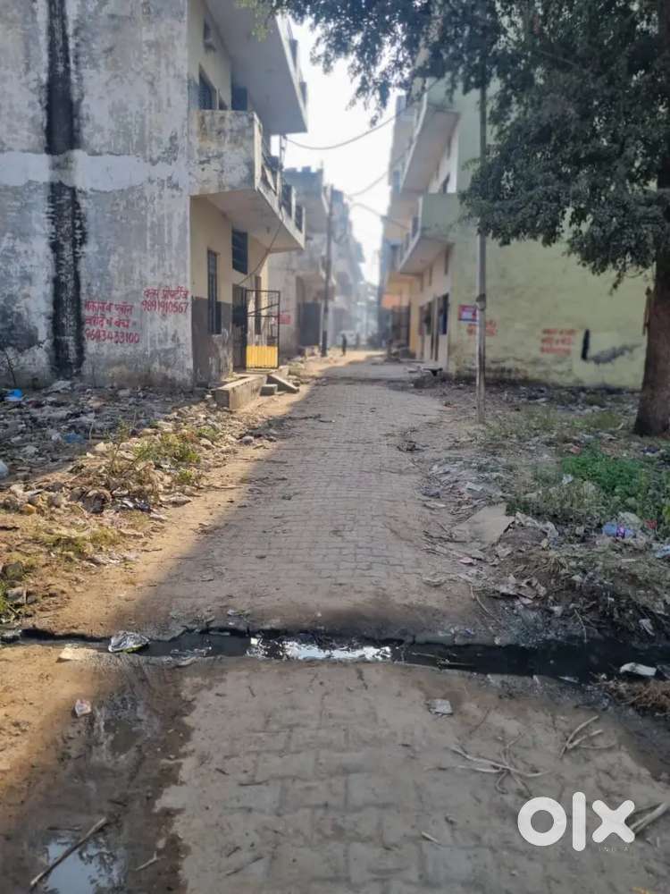 North Facing 100 Gaj Plot  30×30  18 Ft Road