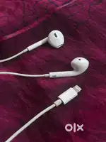 Original Apple Lightning Earphones – Excellent Condition