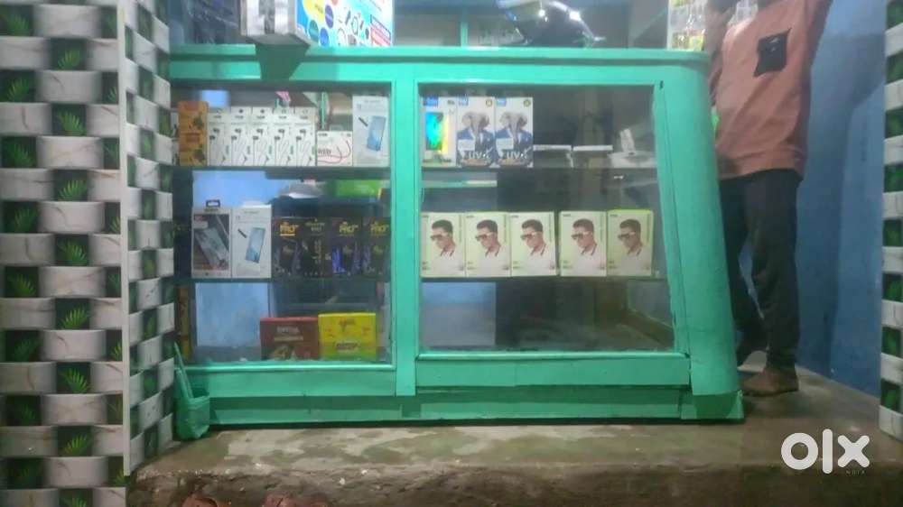 Showcase best price