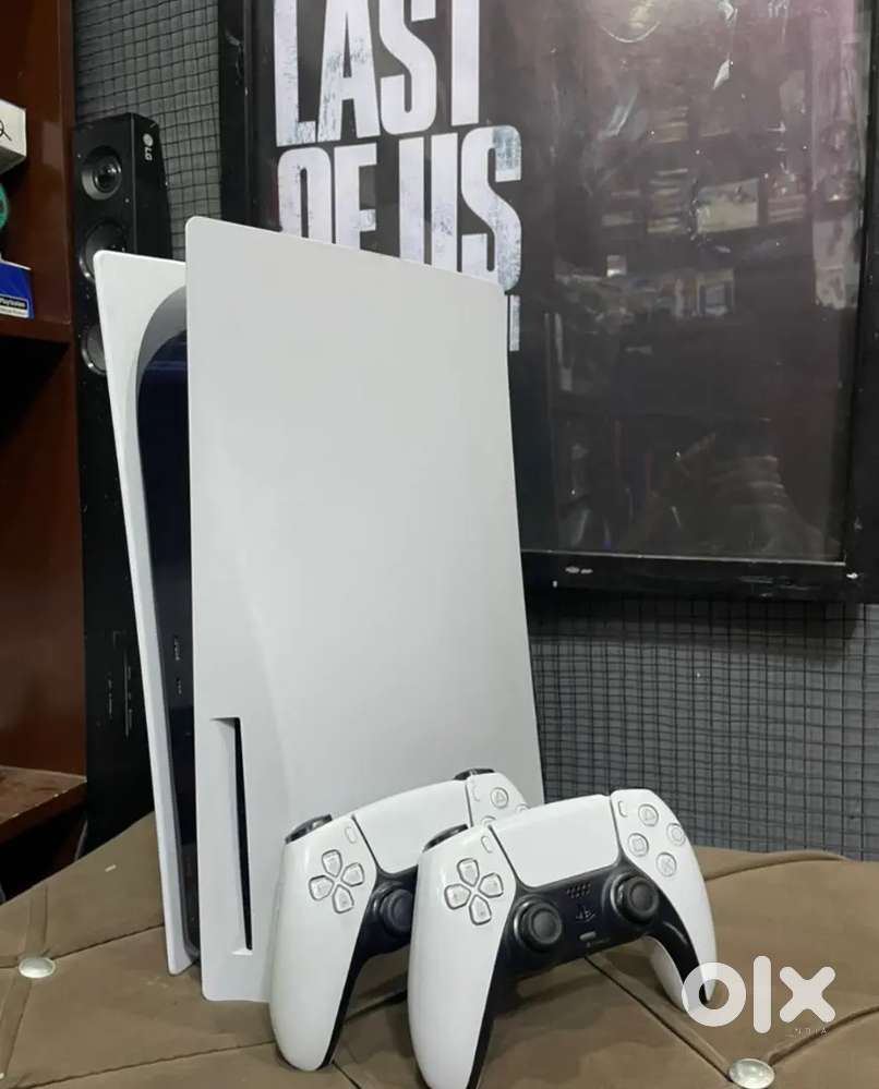 Ps5 disc 2 controllers with box like new condition box pack