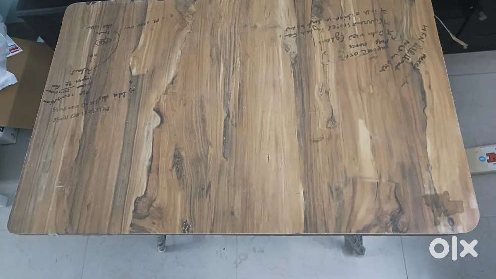 Folding table