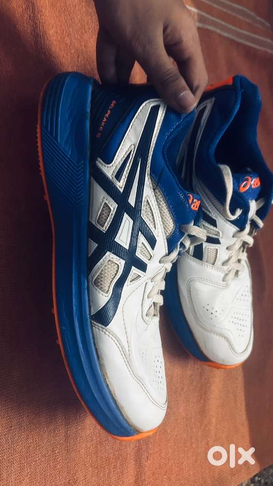 Cricket spikes cricket shoe asics