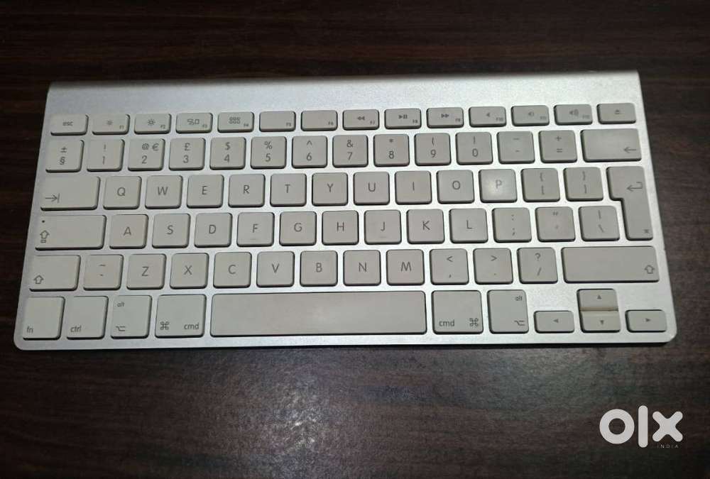 Original Apple Bluetooth magic keyboard and mouse for sale.
