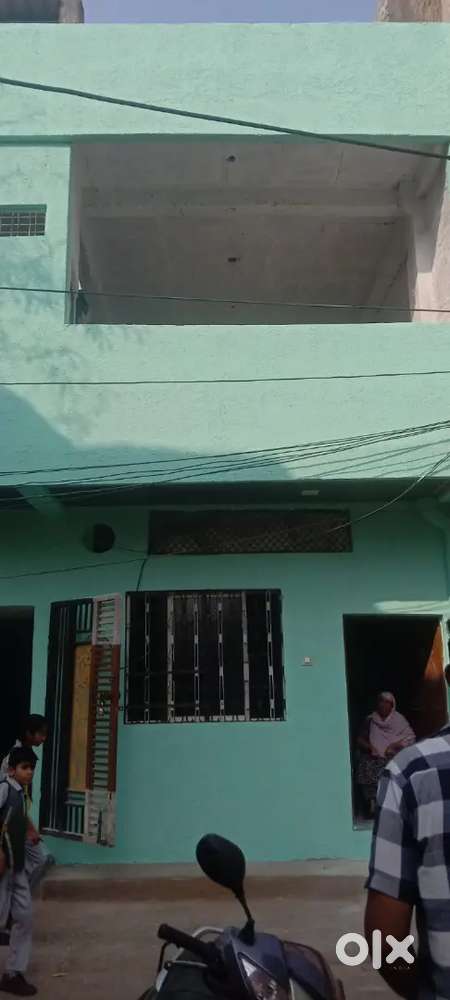 12 dukaan hai housing board Isha masjid ke samne