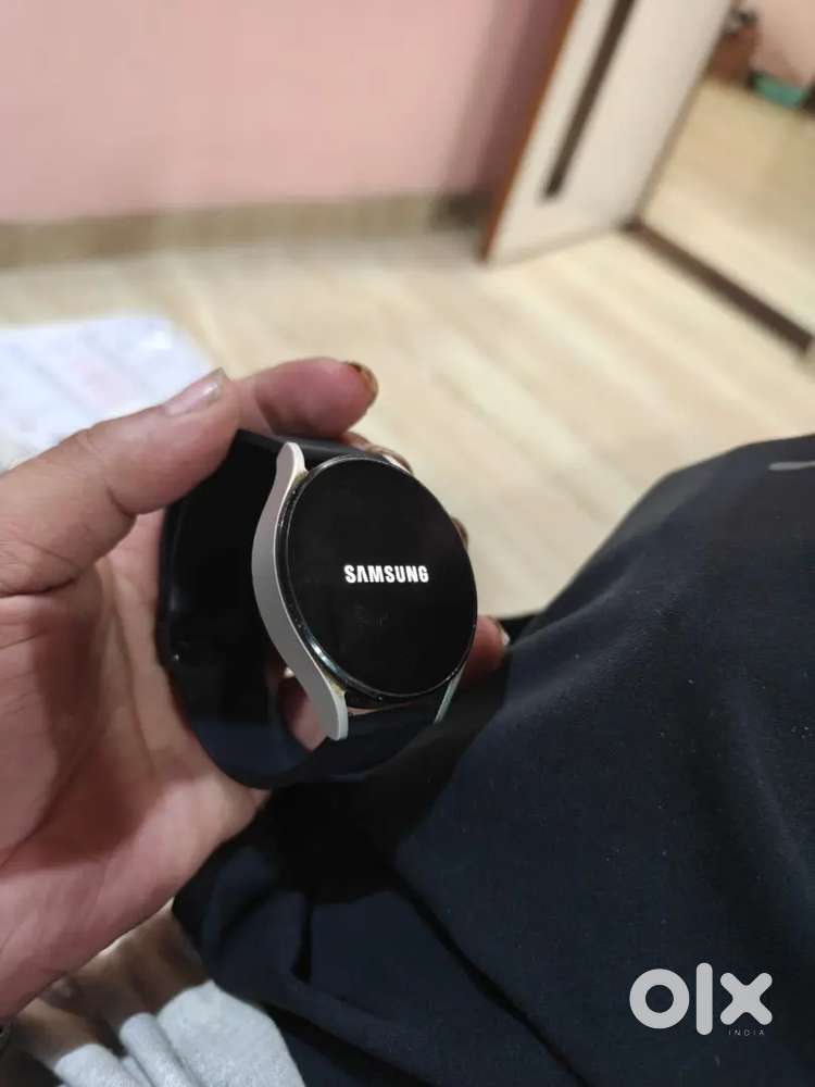 Samsung galaxy watch 4 with FREE charger
