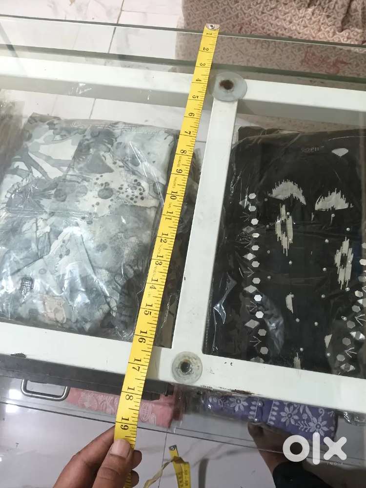 Garment shop counter 6 feet long