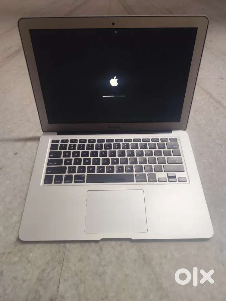 Selling Apple laptop in good condition see full details in description