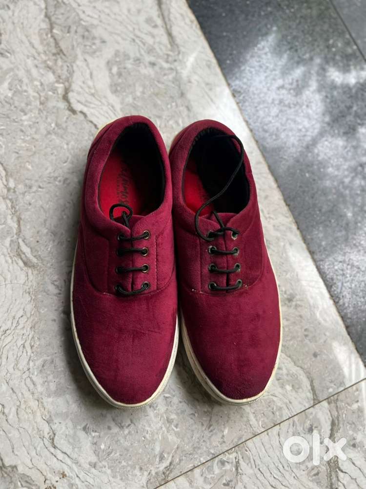 Casual shoes