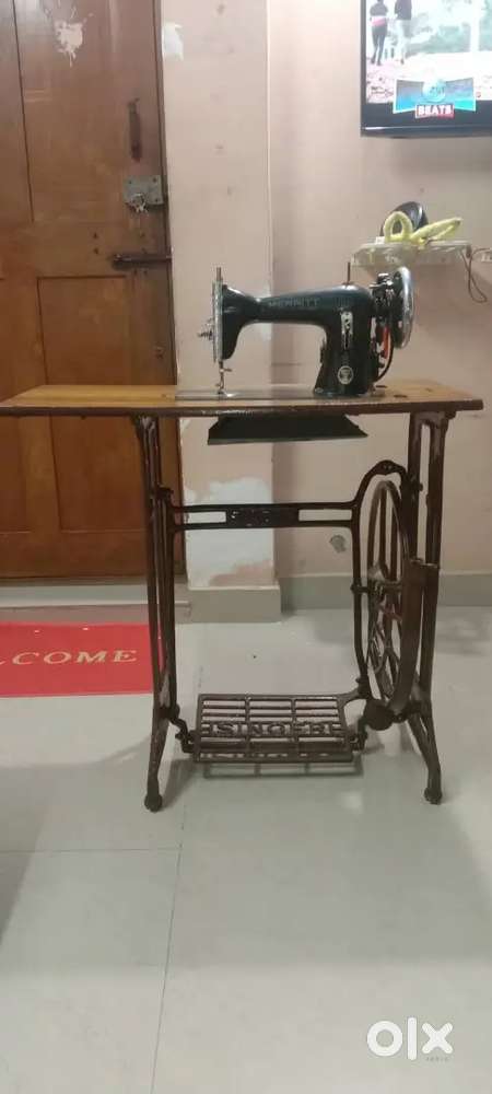 Tailoring machine small with moter