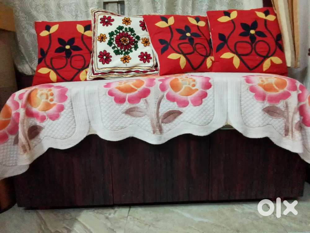 3-SEATER DIVINE cum STORAGE