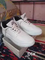 Brand new nike shoes white colour    size 9 no
