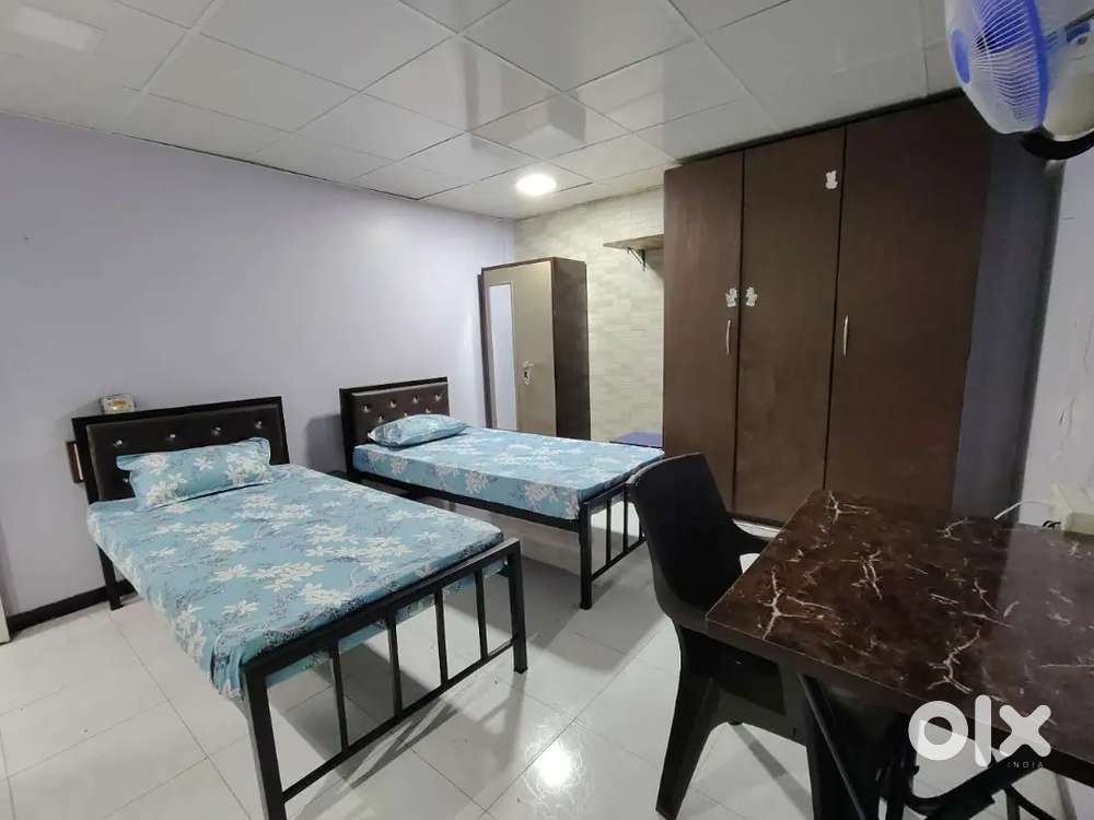 IN ANDHERI PG AVAILABLE FOR BOY'S & GIRL'S BOTH AC NON AC NO BROKERAGE
