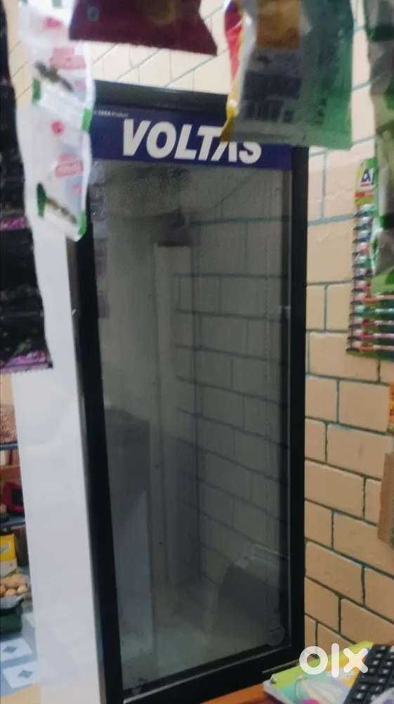 Voltas 160 Ltrs comaricial fridge  iam purchase may 2025