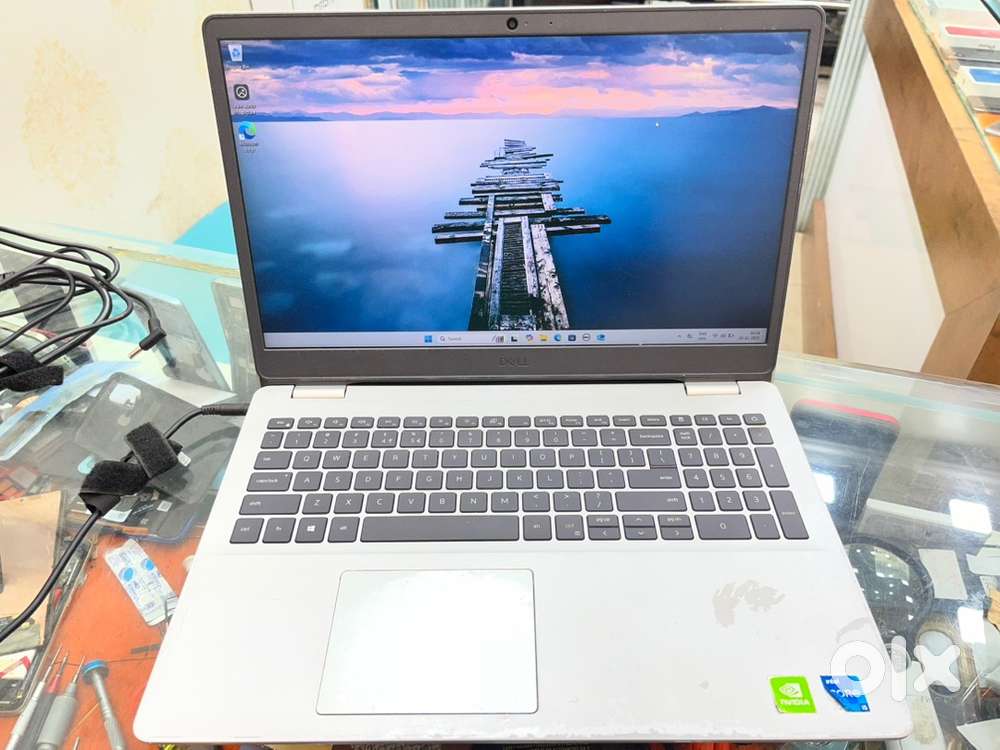 Dell laptop 11th gen 8gb ram 1tb storage