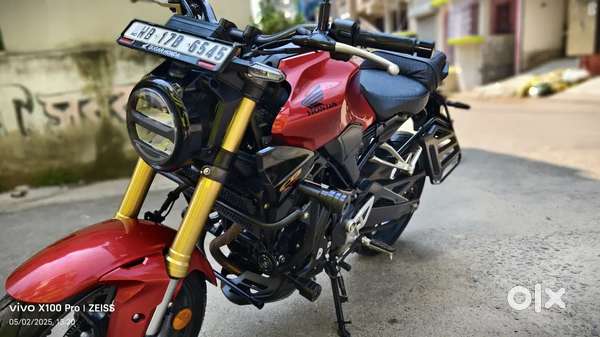 FULLY BRAND NEW 2 MONTH CB300R SALE.