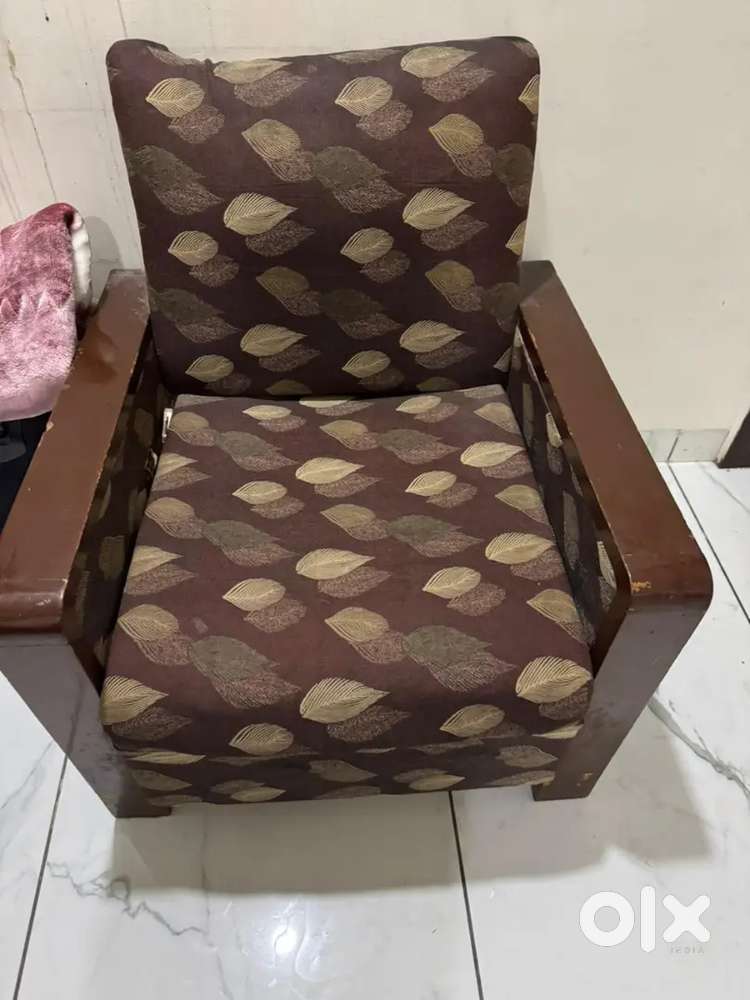 3 seater +2 seater sofa set in urgent sell