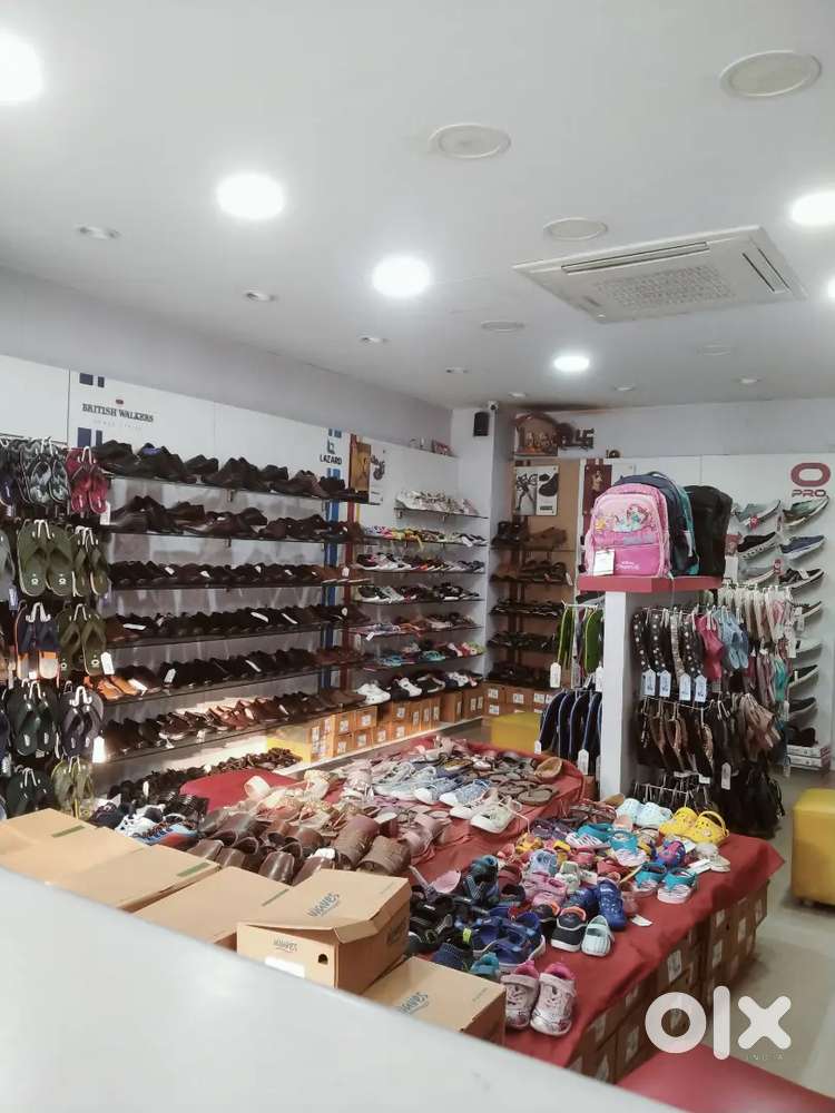 Frontend sales executive for footwear store