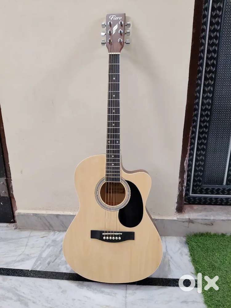 Feiro FR-G390CM NA guitar