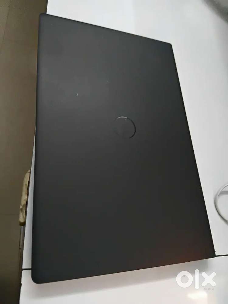 Dell Insipiron 3520 15.6