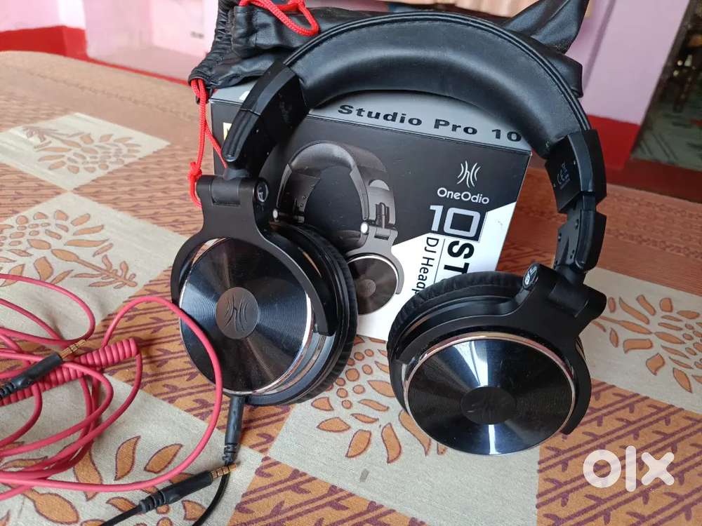 headphone only 1 month used New product price is 2500 check on Gogle