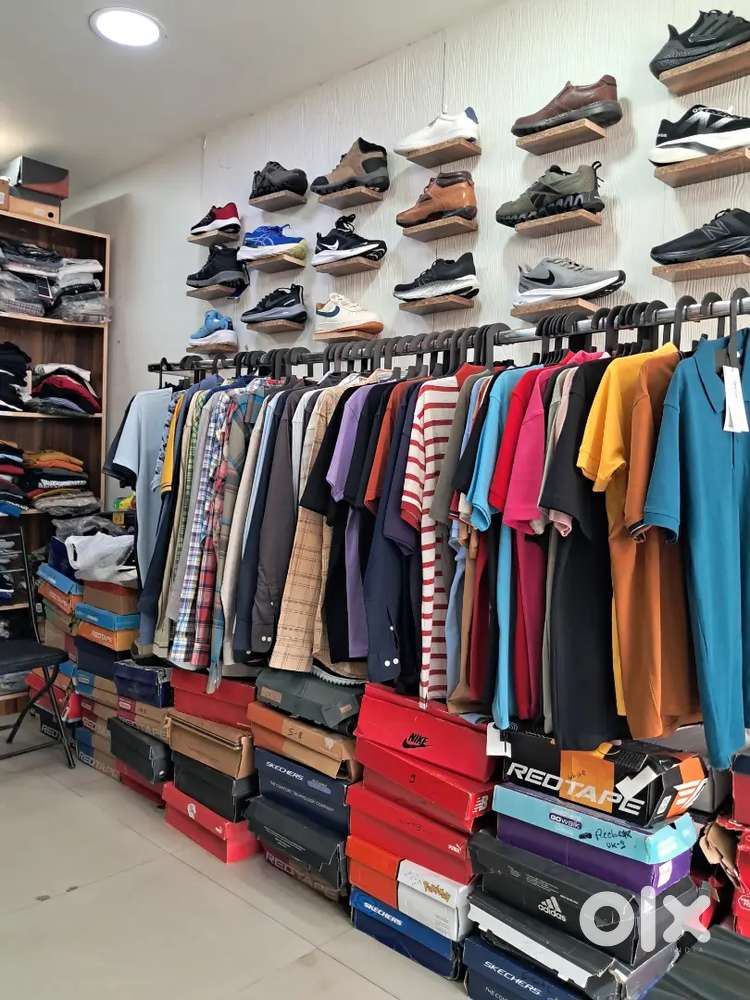 Needs sales girl for cloth store