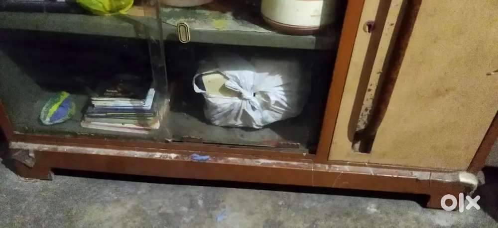 Showcase Almirah for sell