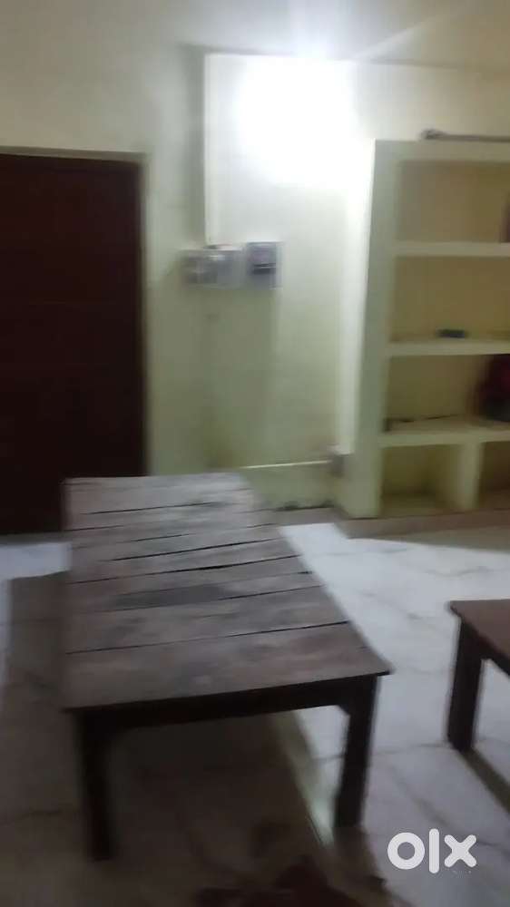 Pg at 1800/month in lalpur