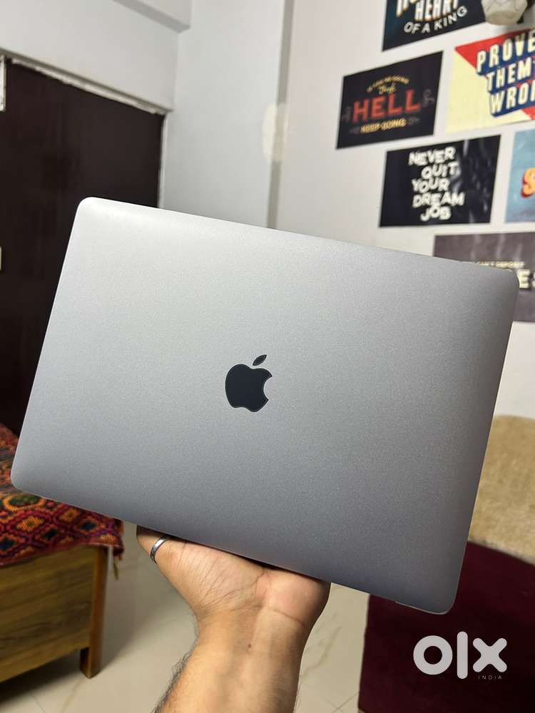 Macbook Air M1 “Mildly used not a single scratch”