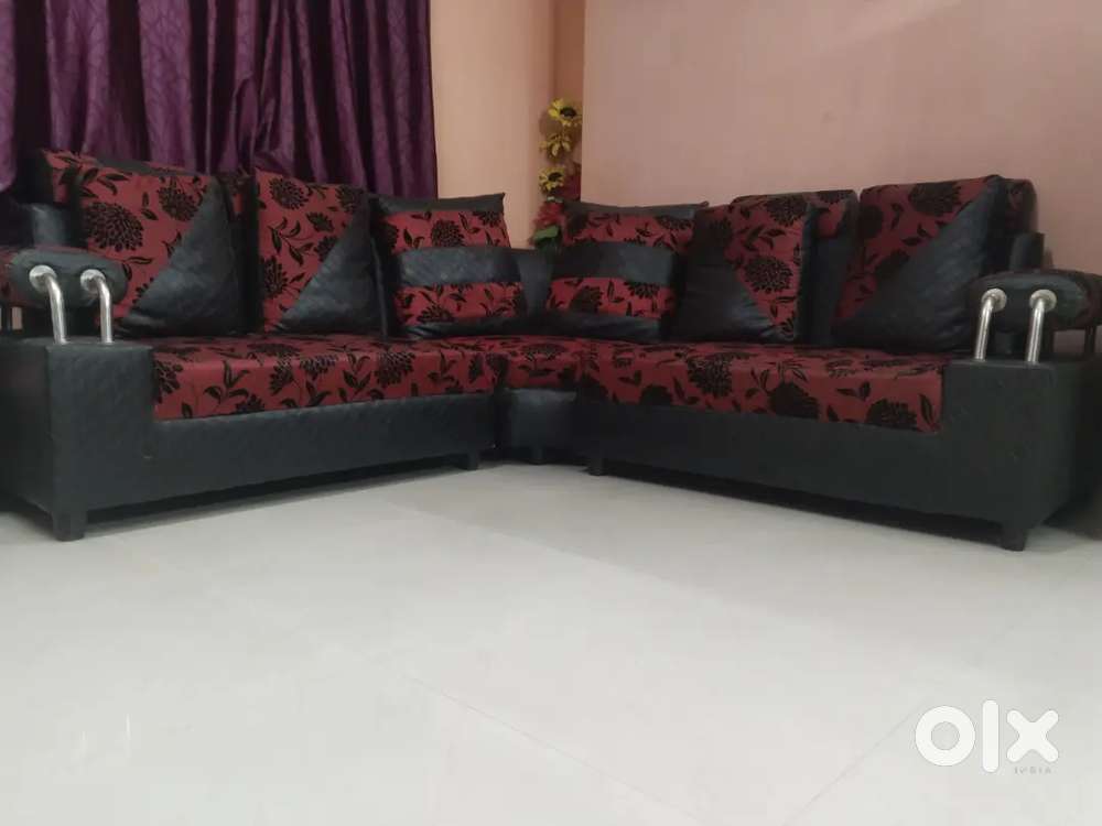 5 seater Sofa with 6 Pillows